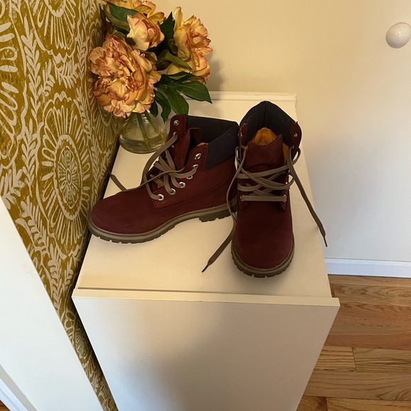 Women’s Timberland Premium 6-inch Waterproof Boots in Burgundy size 8.5 - Picture 2 of 2